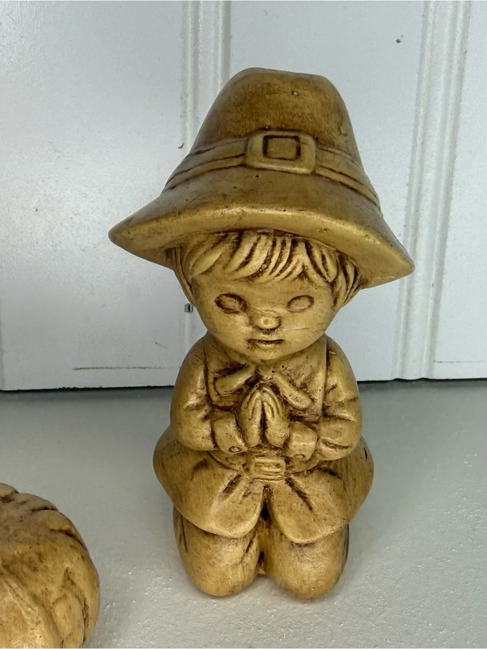 Vintage Hand Painted Thanksgiving Day Boy Girl Praying Pilgrim Figurines Ceramic